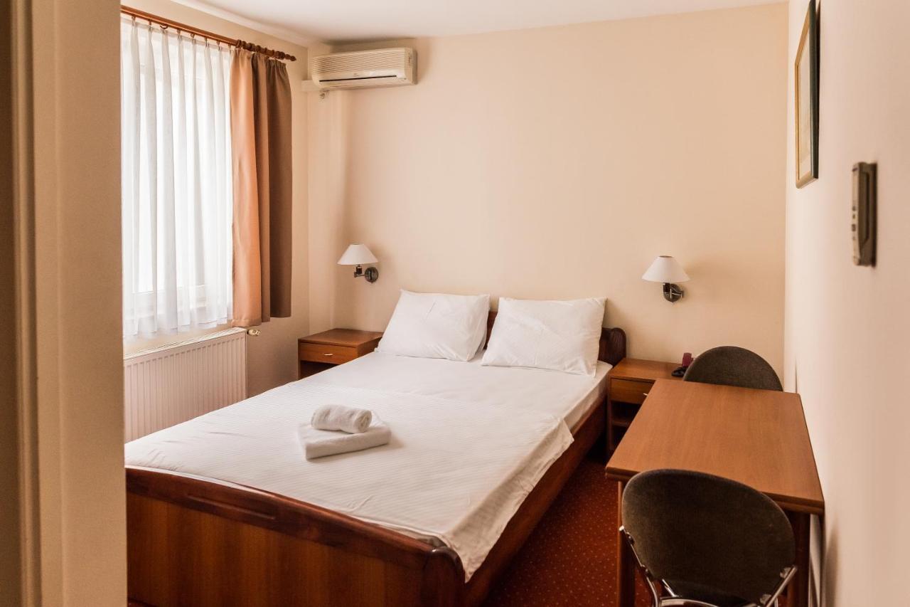 Hotel Carlstadt Karlovac Exterior photo