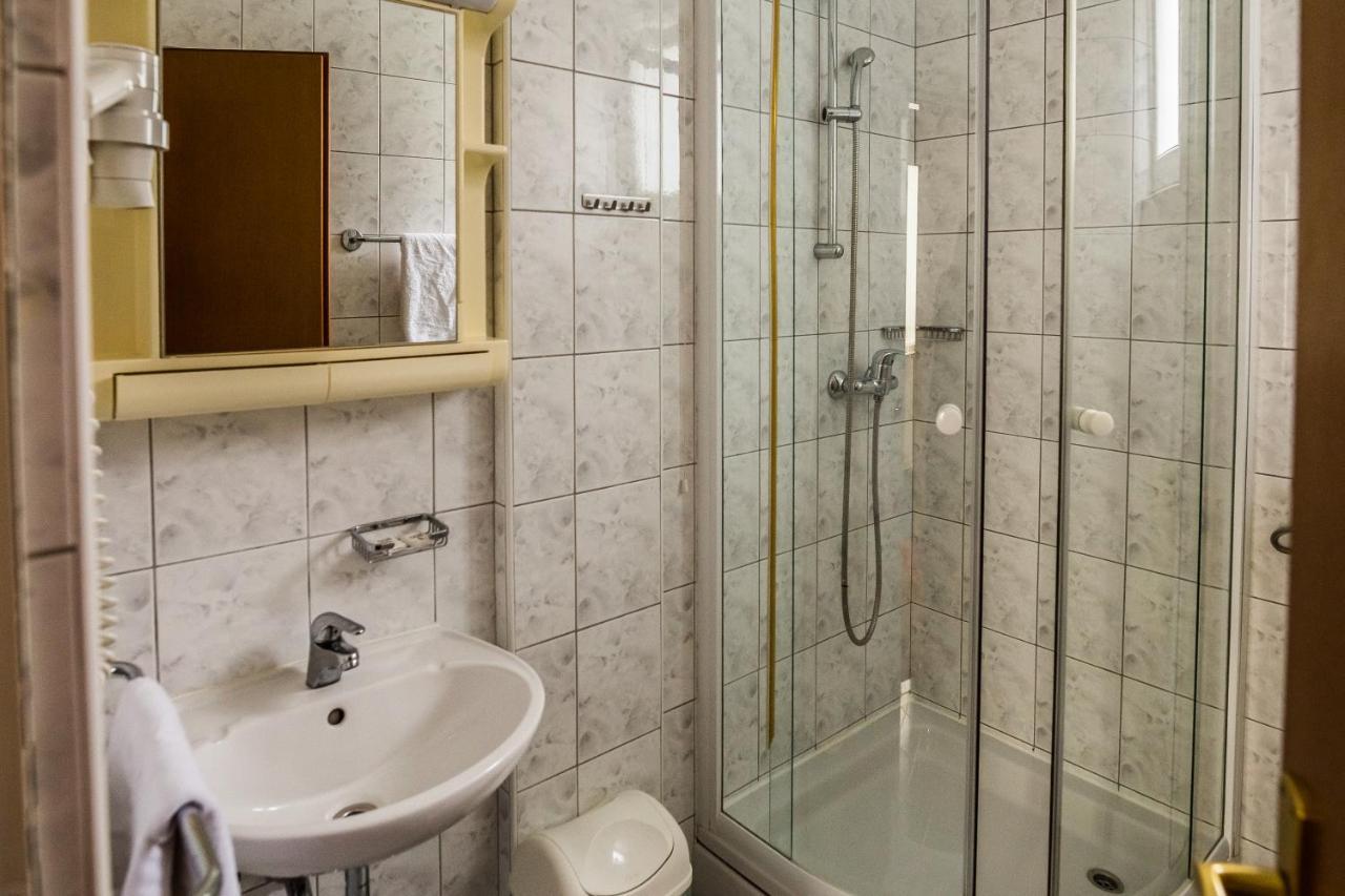 Hotel Carlstadt Karlovac Exterior photo
