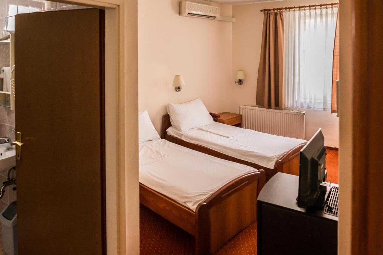 Hotel Carlstadt Karlovac Exterior photo