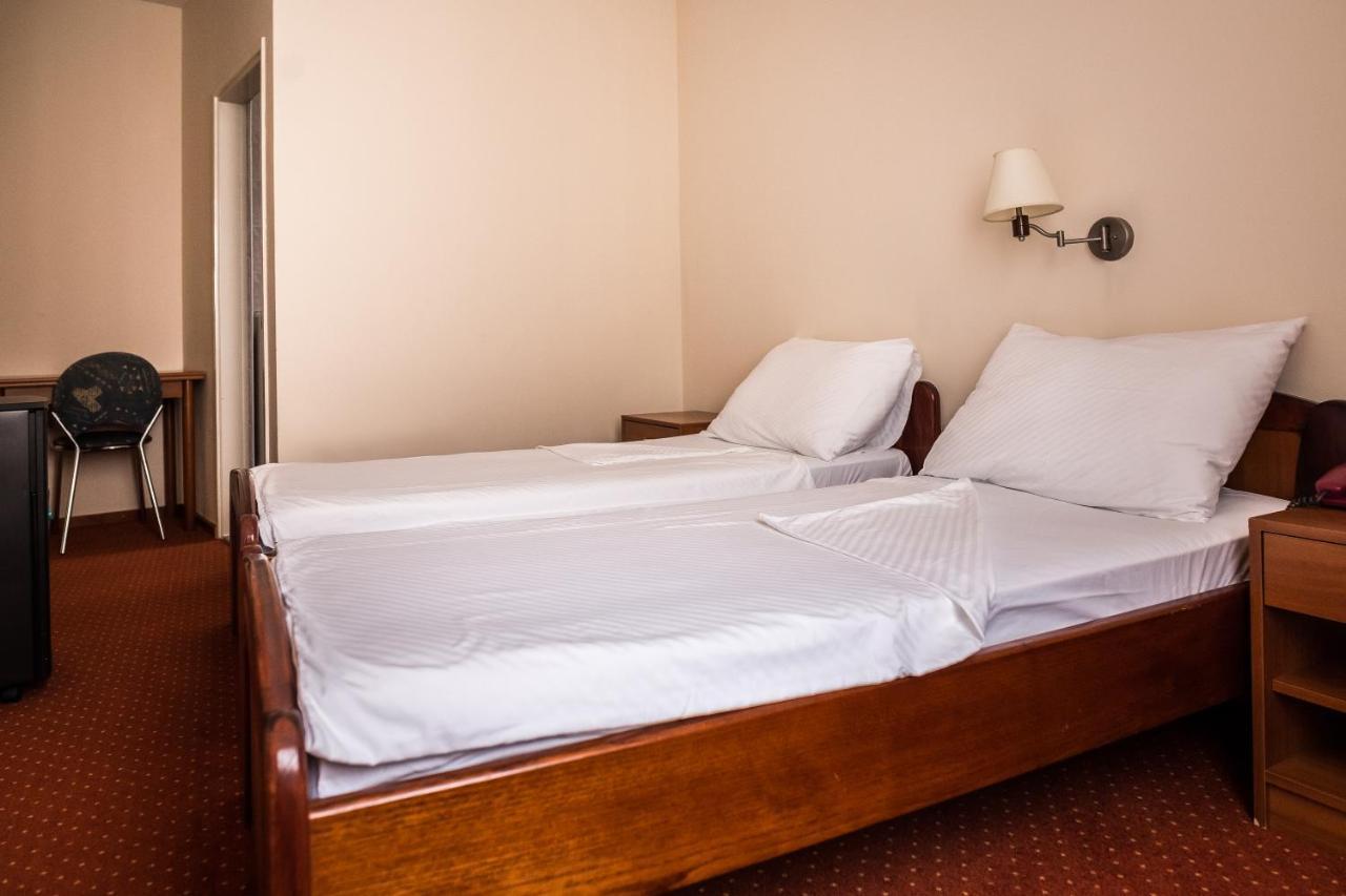 Hotel Carlstadt Karlovac Exterior photo