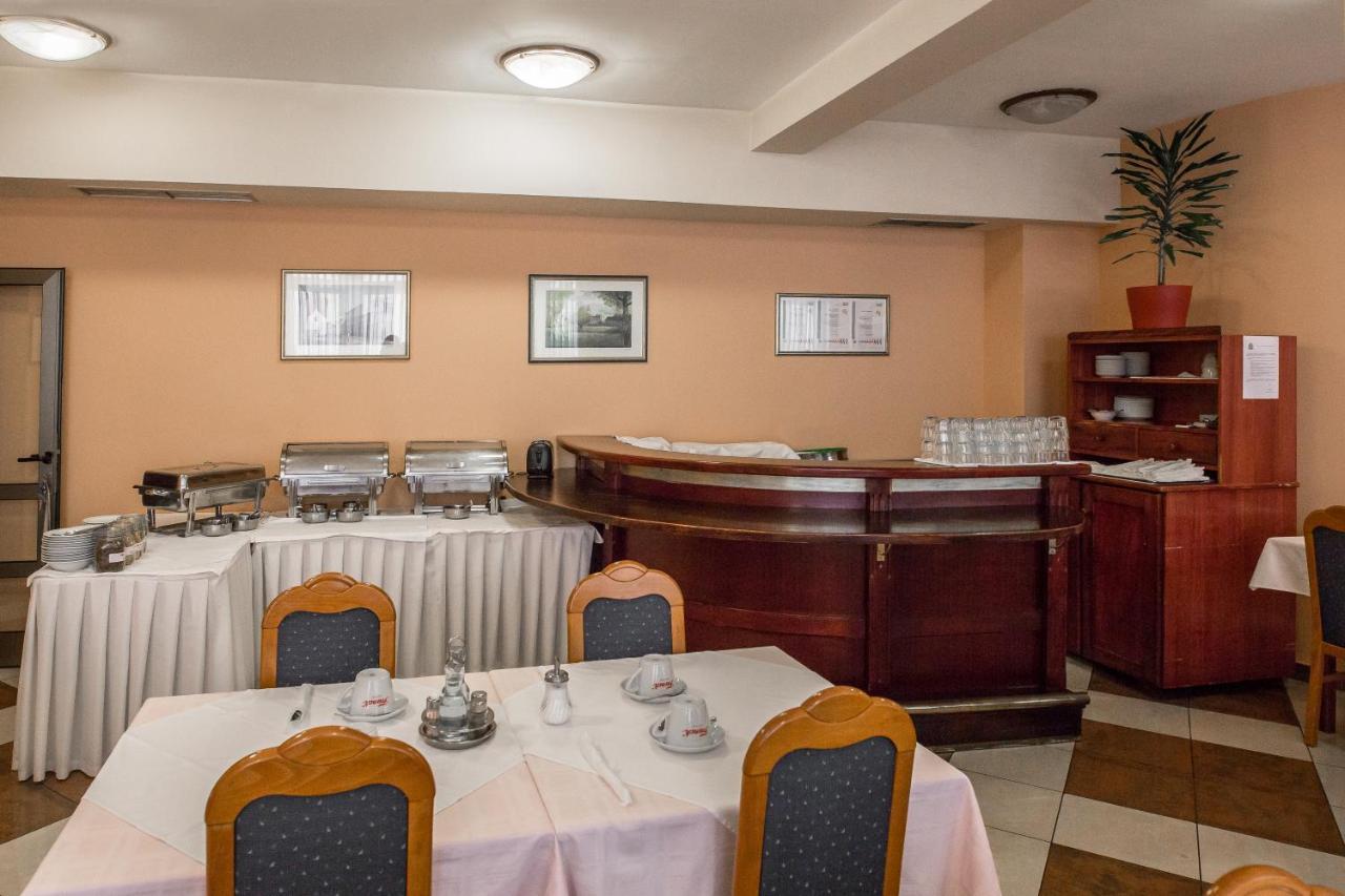 Hotel Carlstadt Karlovac Exterior photo