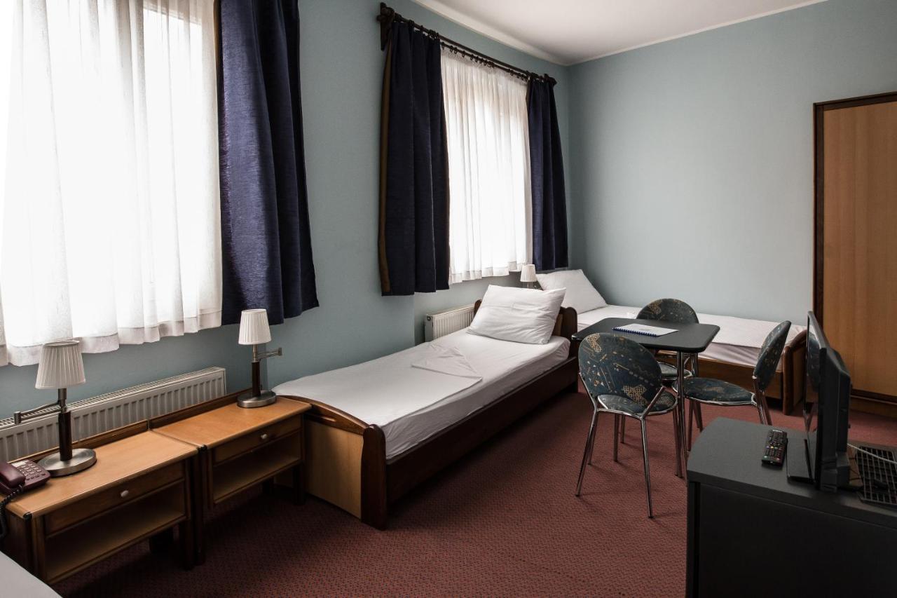 Hotel Carlstadt Karlovac Exterior photo